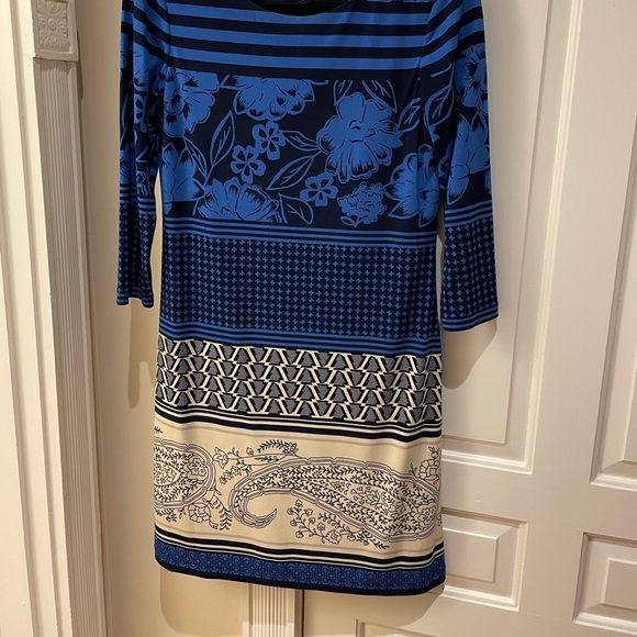 Donna Morgan Fitted Jersey Sheath Dress with Blue Floral Paisley Pattern Size 6 - Picture 2 of 4